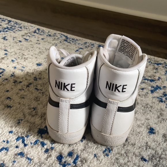 SHOES - Picture 2 of 2